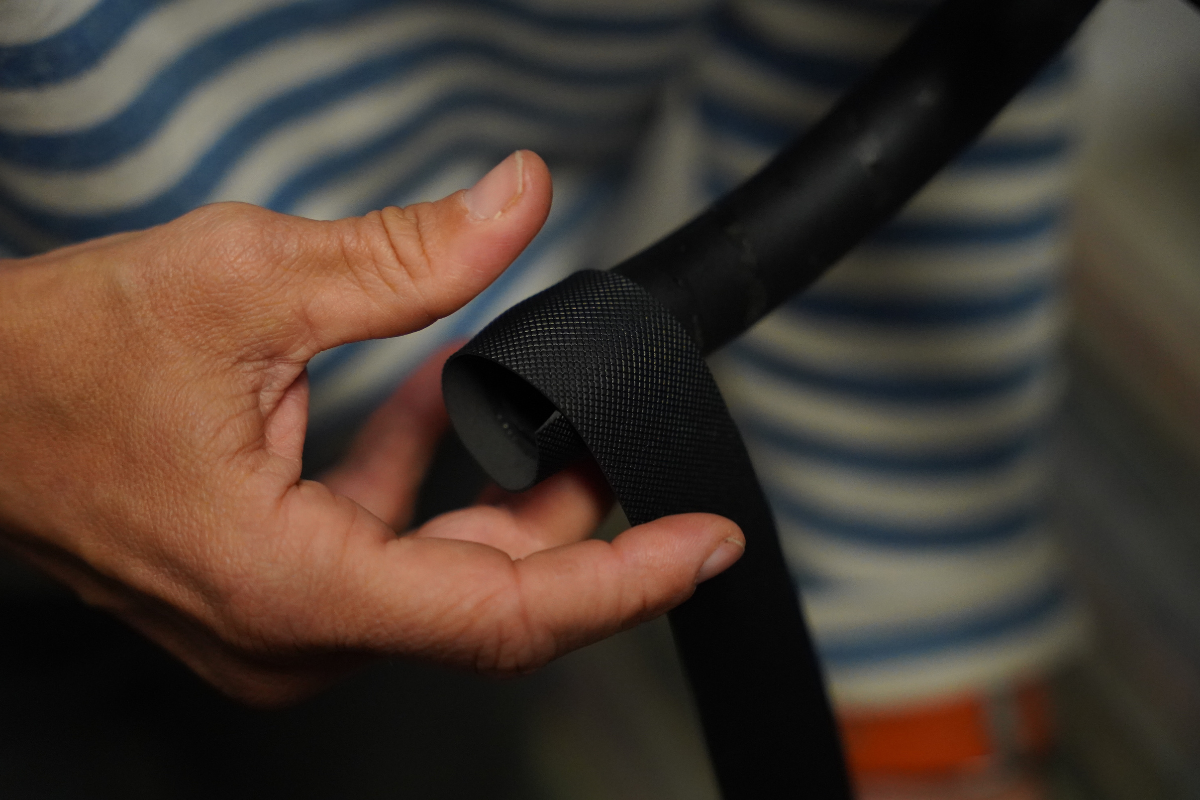 Start wrapping the handlebar with your new tape.