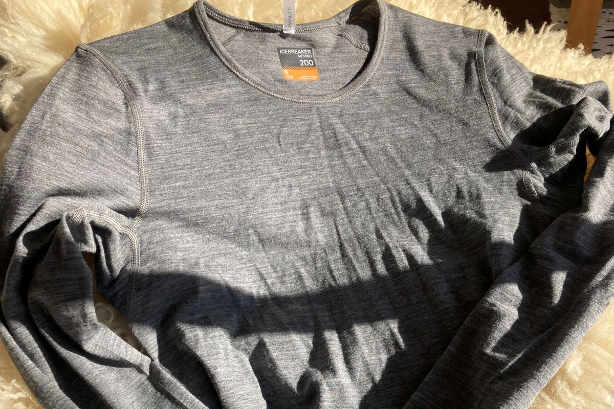Icebreaker Shirt auf Lammfell