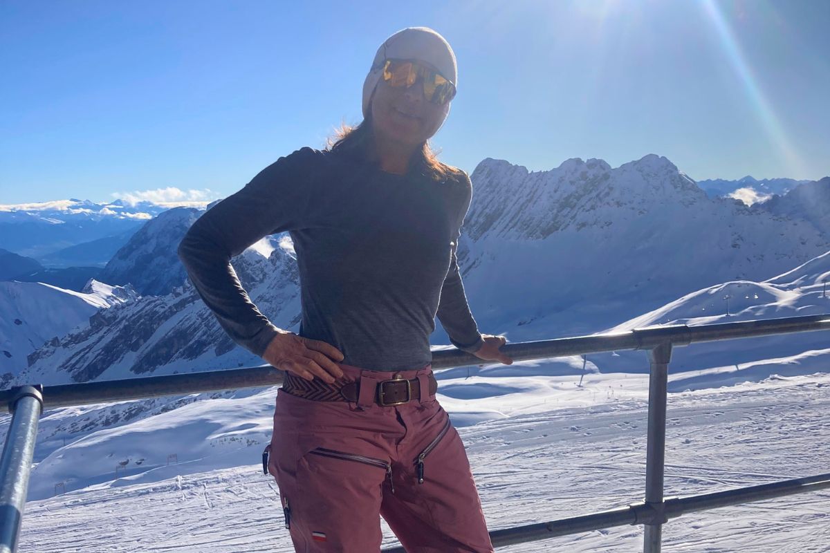 Testerin Andrea mit Icebreaker Oasis Shirt auf der Zugspitze