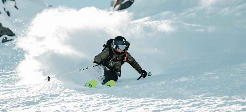 Freeriderin im Tiefschnee